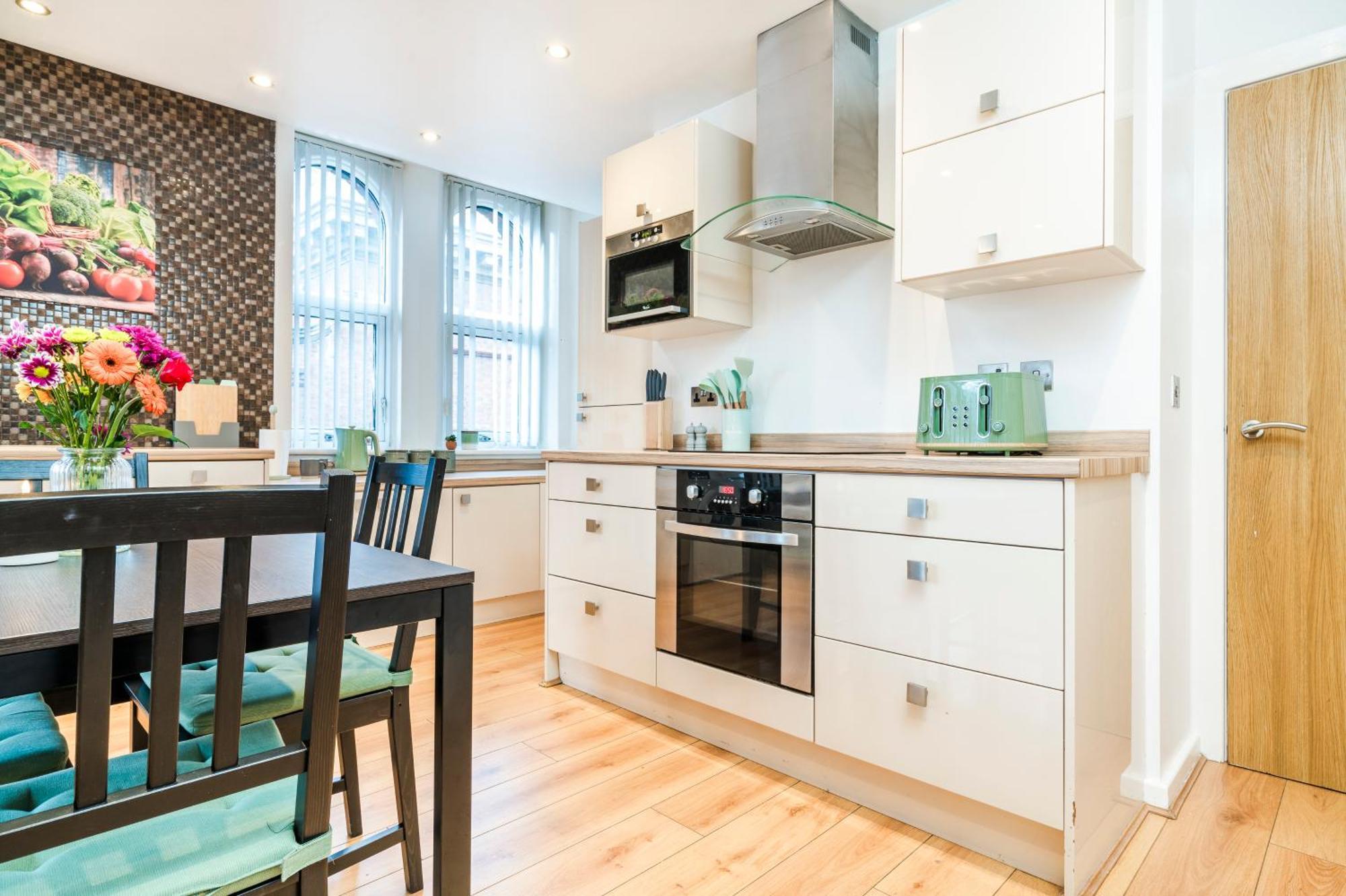 Cavern Quarters, Beautiful Two Bedroom City Centre Apartment By Garudy Serviced Apartments And Short Lets - Perfect For Longer Stays Liverpool Ngoại thất bức ảnh
