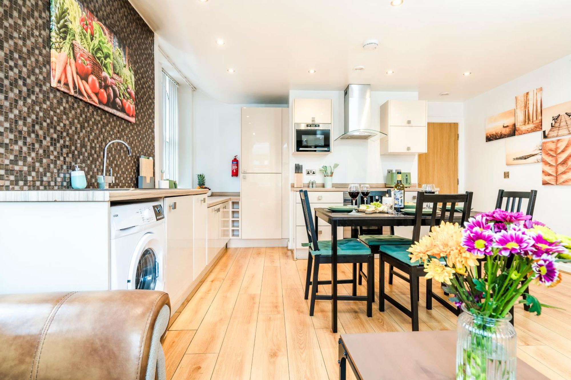 Cavern Quarters, Beautiful Two Bedroom City Centre Apartment By Garudy Serviced Apartments And Short Lets - Perfect For Longer Stays Liverpool Ngoại thất bức ảnh