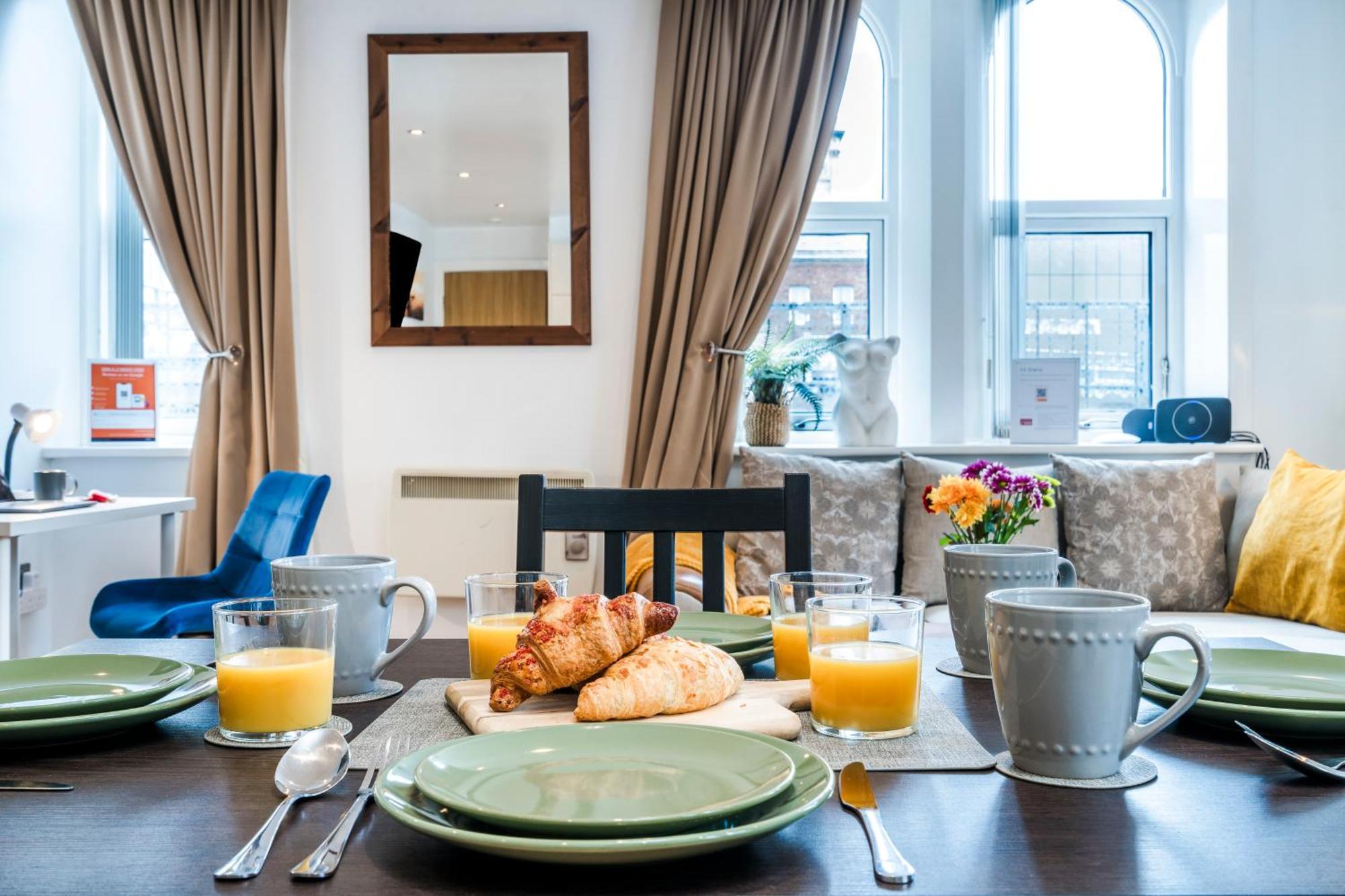 Cavern Quarters, Beautiful Two Bedroom City Centre Apartment By Garudy Serviced Apartments And Short Lets - Perfect For Longer Stays Liverpool Ngoại thất bức ảnh